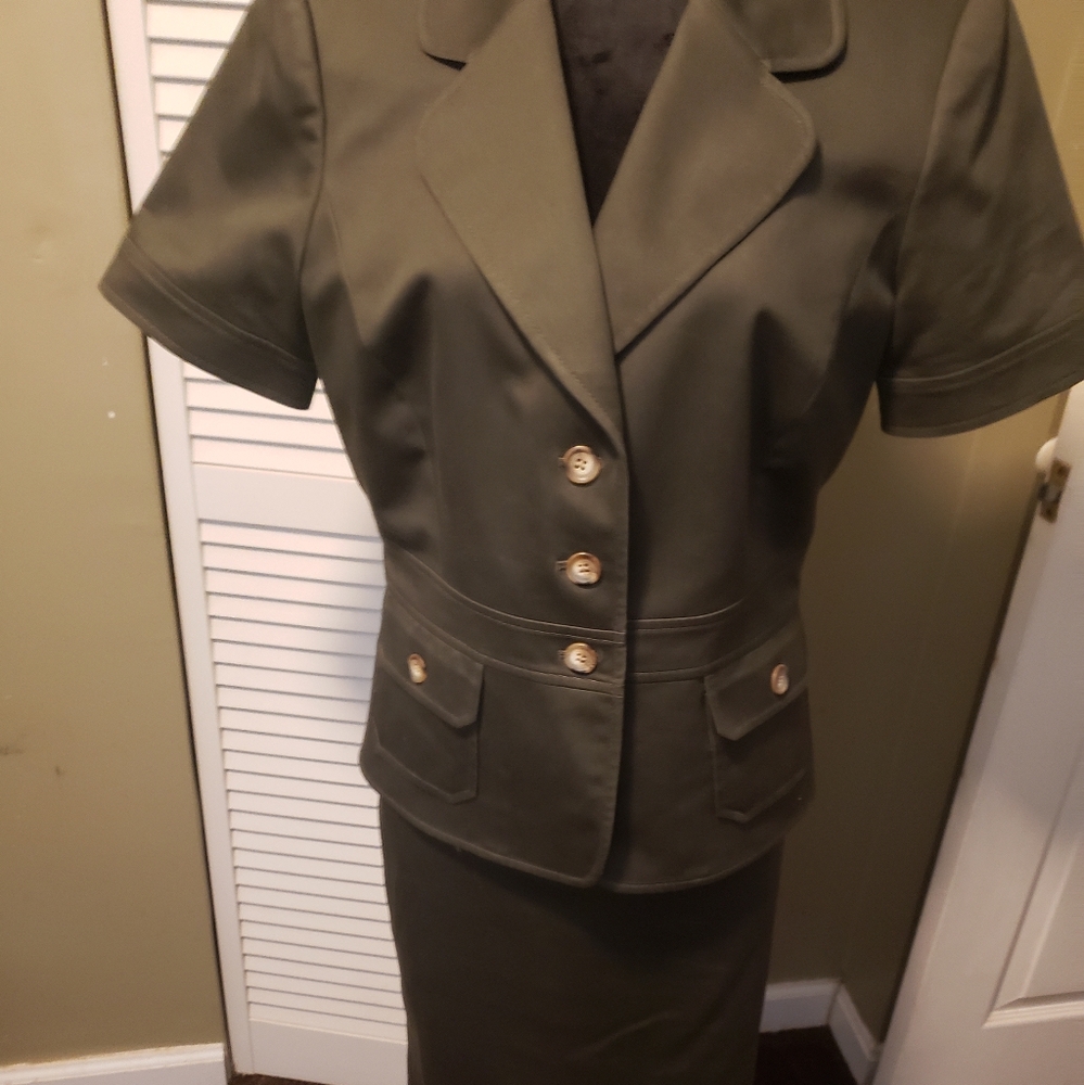 Tahari two piece skirt suit